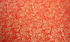 Dāvanu papīrs 50cm (10m), sarkans ar zelta rozēm (38)
