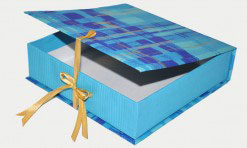 Zila dāvanu kaste 12x12x4 cm